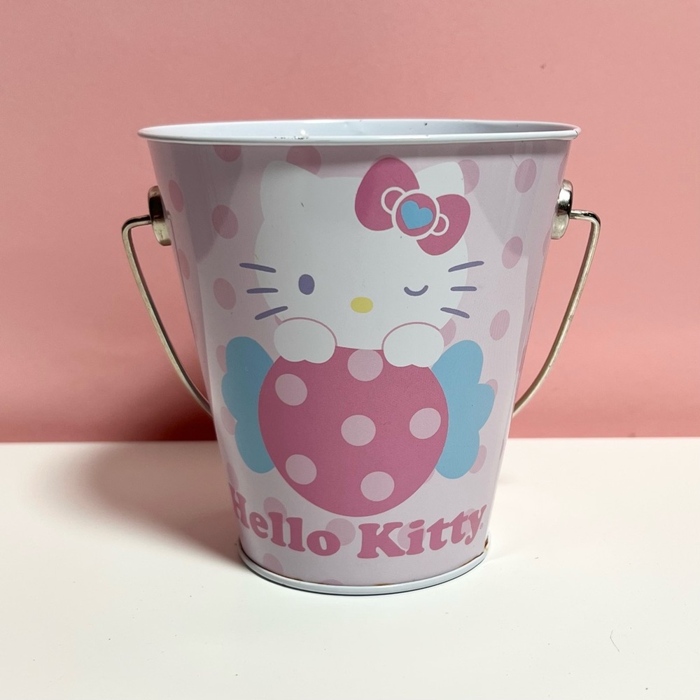 Y2K 2000s 2013 Sanrio hello kitty small bucket